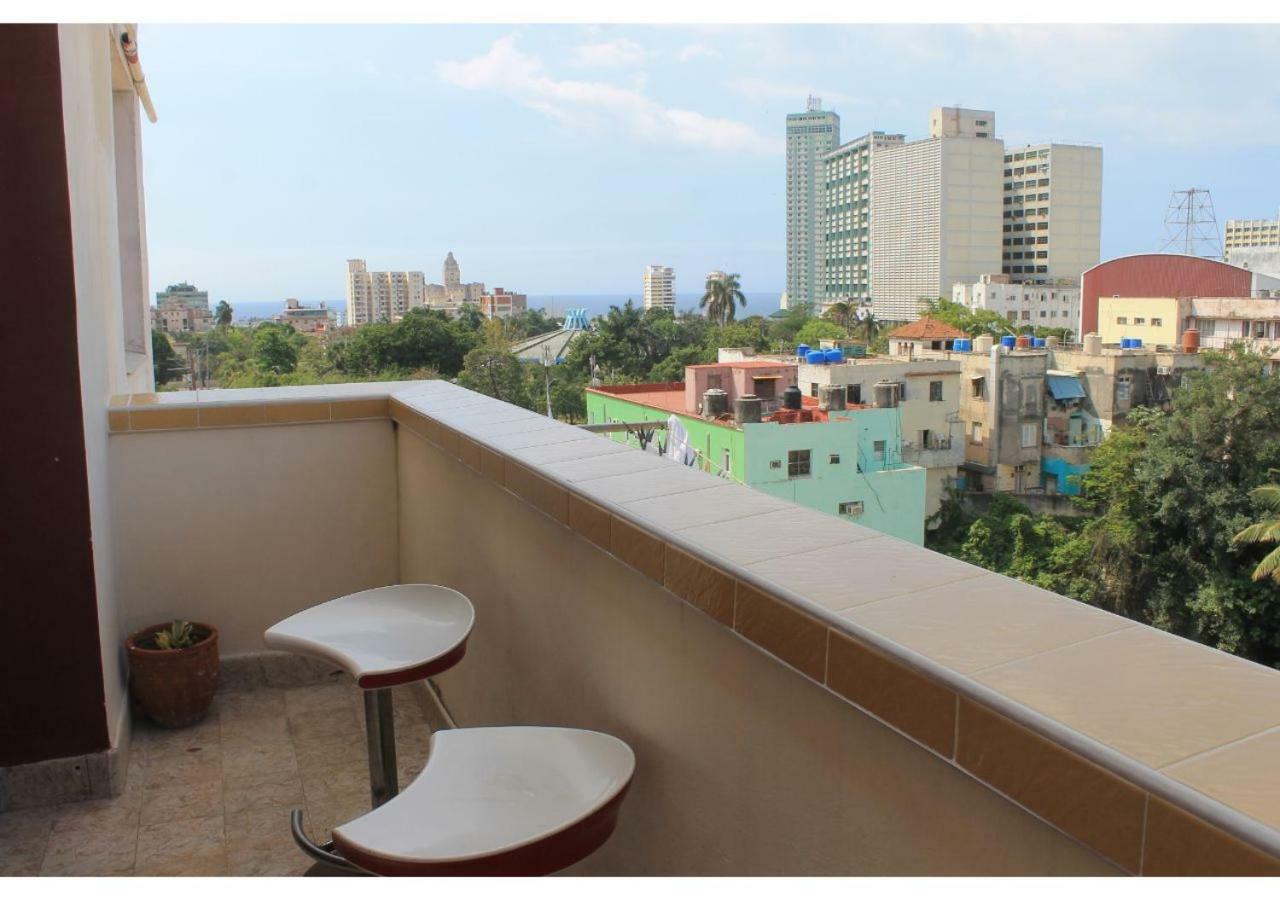 Sophi'S House Vedado Hotel Havana Exterior photo